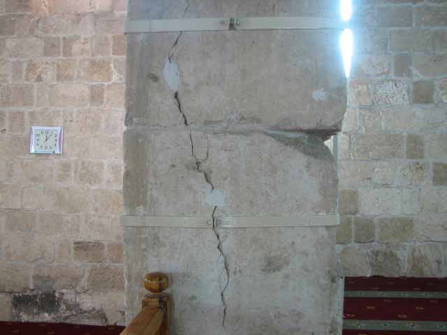 شکاف دیوارها و ستونهای مسجد الاقصی بر اثر حفاریها
