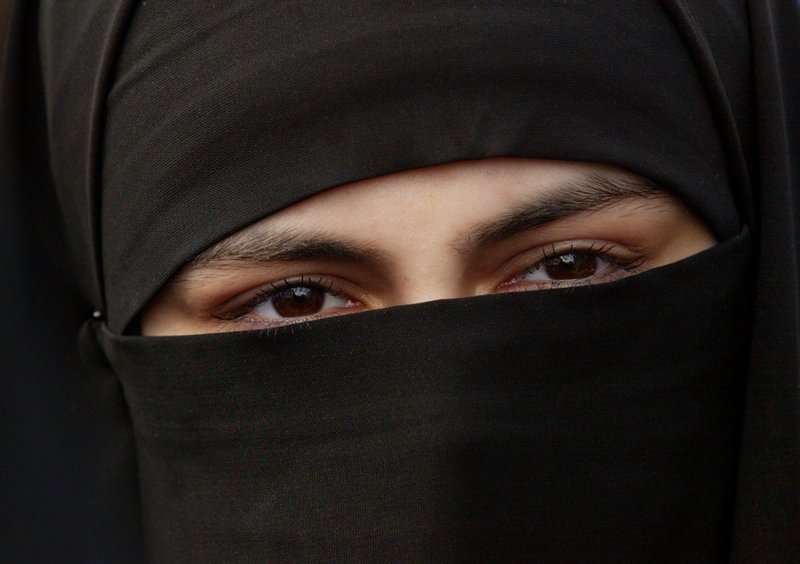 Veiled Woman complains of Racism in Canada