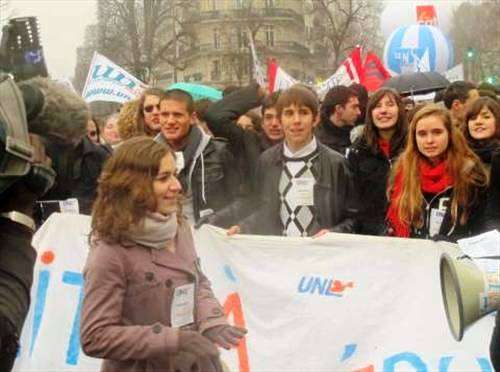 فرانس میں وزارت تعلیم کی 16 ہزار جابز ختم کرنے کے خلاف عوامی مظاہرے