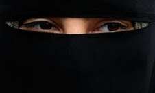 Saudi students racially abused for wearing veils
