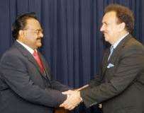 رحمن ملک کی ایم کیو ایم کے قائد الطاف حسین سے ملاقات، صدر زرداری کا اہم پیغام پہنچایا