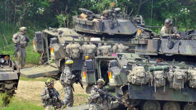US soldiers take positon during a joint military drill with South Korea near the inter-Korean border