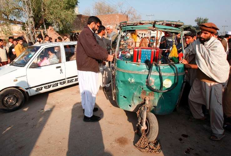 دہشتگردوں کا پشاور ایئر پورٹ اور گاوں پاوکہ پر حملہ