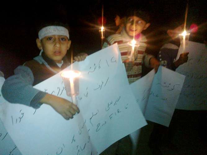 پشاور میں گورنر ہاوس کے سامنے احتجاجی دھرنا