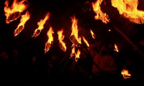 مقبوضہ کشمیر میں بھارت مخالف مشعل بردار جلوس