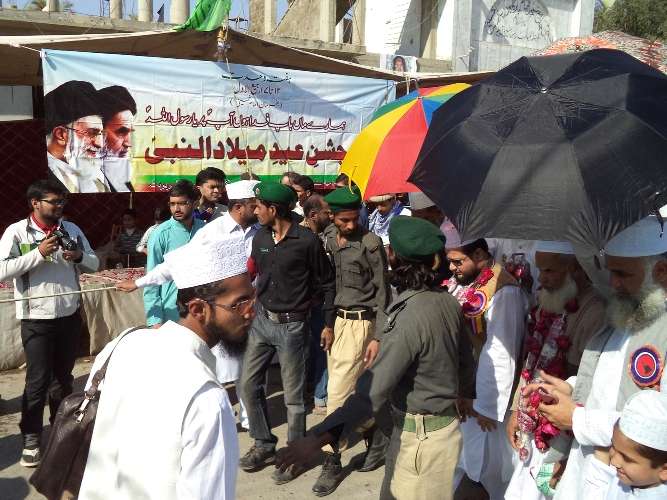 کراچی، شیعہ تنظیموں کیجانب سے عید میلاد النبی (ص) کے جلوسوں میں لگائے گئے استقبالیہ کیمپس