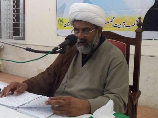 ’’معرفت خط امام خمینی (رہ) سیمینار‘‘ سے علامہ ناصر عباس جعفری خطاب کر رہے ہیں