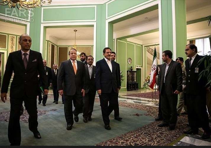 تہران، ایرانی نائب صدر کیجانب سے وزیراعظم نواز شریف کے شاندار استقبال اور گارڈ آف آنر کی تصویری جھلکیاں