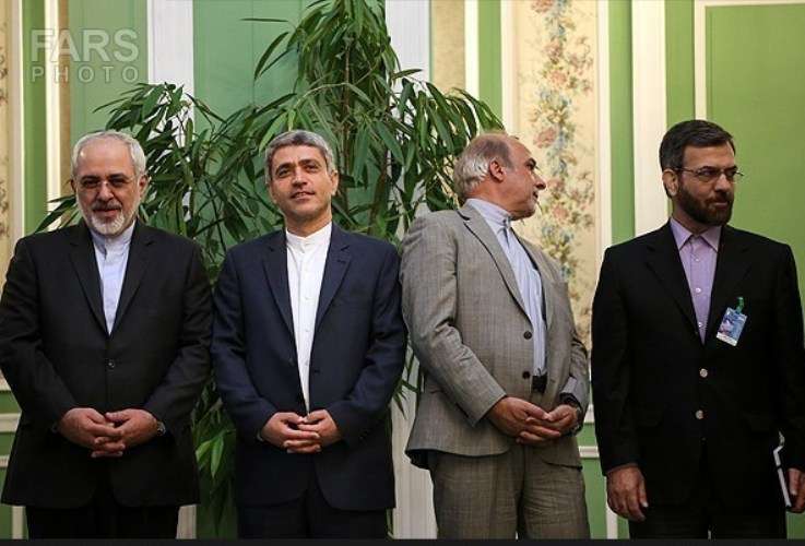 تہران، ایرانی نائب صدر کیجانب سے وزیراعظم نواز شریف کے شاندار استقبال اور گارڈ آف آنر کی تصویری جھلکیاں