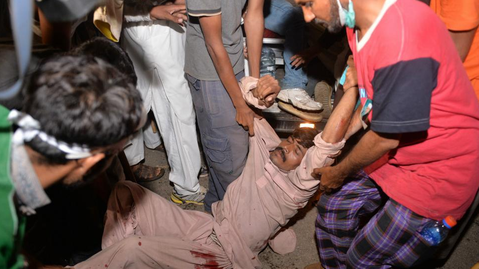 درگیری پلیس پاکستان و معترضین با بیش از 300 مجروح