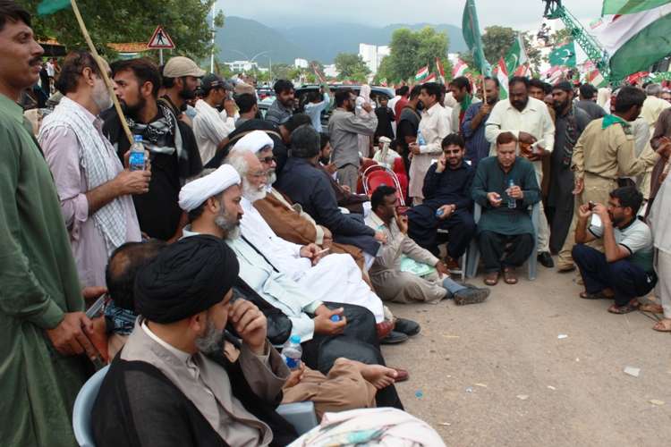 پاکستان عوامی تحریک اور پی ٹی آئی کے دھرنے اور احتجاج کی تصویری جھلکیاں