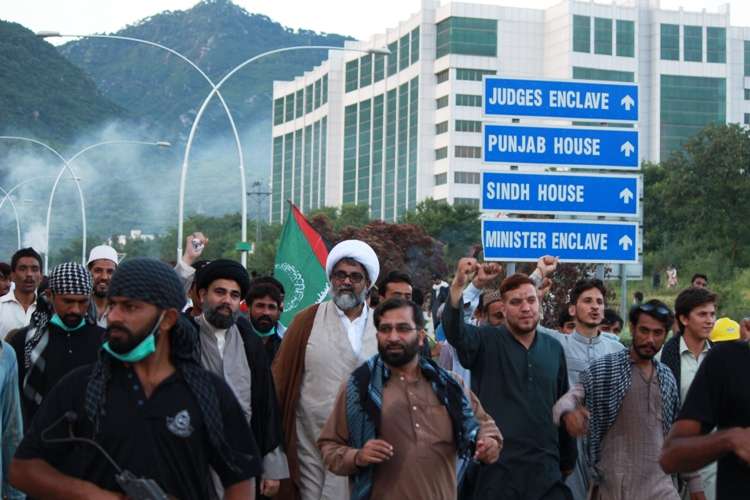 پاکستان عوامی تحریک اور پی ٹی آئی کے دھرنے اور احتجاج کی تصویری جھلکیاں