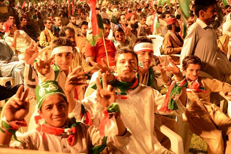 مینار پاکستان پر اتحادی جماعتوں کے زیراہتمام ہونے والے عظیم الشان اجتماع کی تصویری جھلکیاں