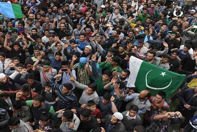 مقبوضہ کشمیر میں ایک مرتبہ پھر سبز ہلالی پرچم لہرا دیا گیا