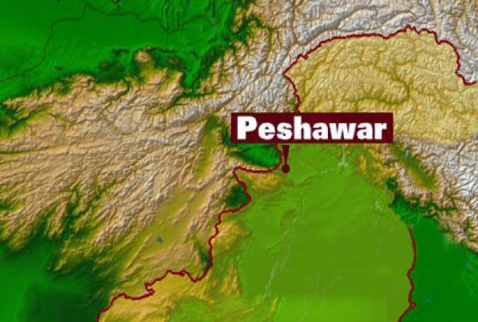 پشاور، مسافر وین مارکیٹ میں گھس گئی، 5 افراد جاں بحق