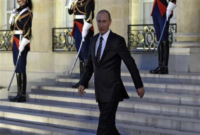 Russian President Vladimir Putin leaves the Elysee Palace in Paris at the end of a summit on the Ukraine crisis with leaders of France, Germany and Ukraine, October 2, 2015.