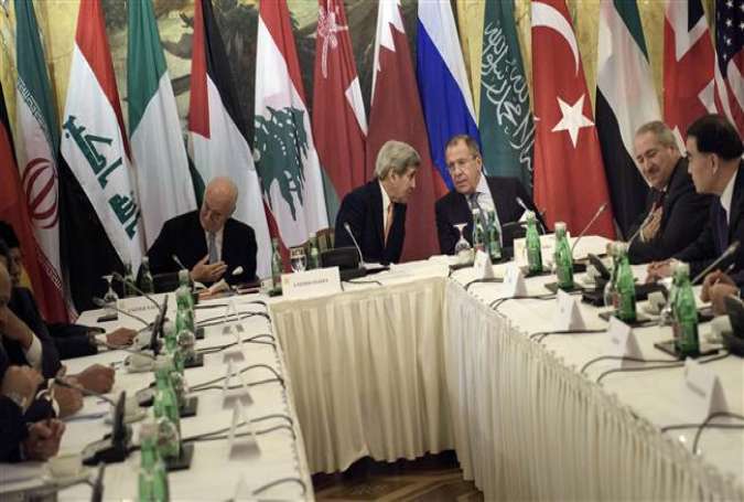 UN Special Envoy for Syria Staffan de Mistura (L), US Secretary of State John Kerry, (second-L), and Russian Foreign Minister Sergei Lavrov (third-R), meet with foreign ministers for talks on Syria at a hotel in Vienna, Austria, October 30, 2015.