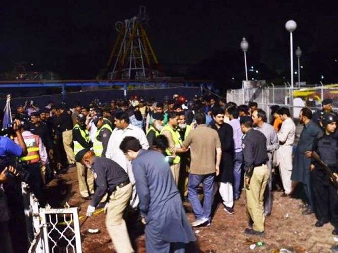 لاہور، گلشن اقبال پارک میں ہونیوالے خودکش حملے کے بعد کے مناظر