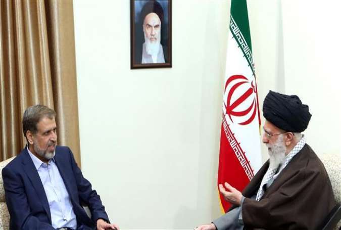 Leader of the Islamic Revolution Ayatollah Seyyed Ali Khamenei (R) speaks with Ramadan Abdullah, the head of the Palestinian Islamic Jihad movement, in Tehran, May 1, 2016.