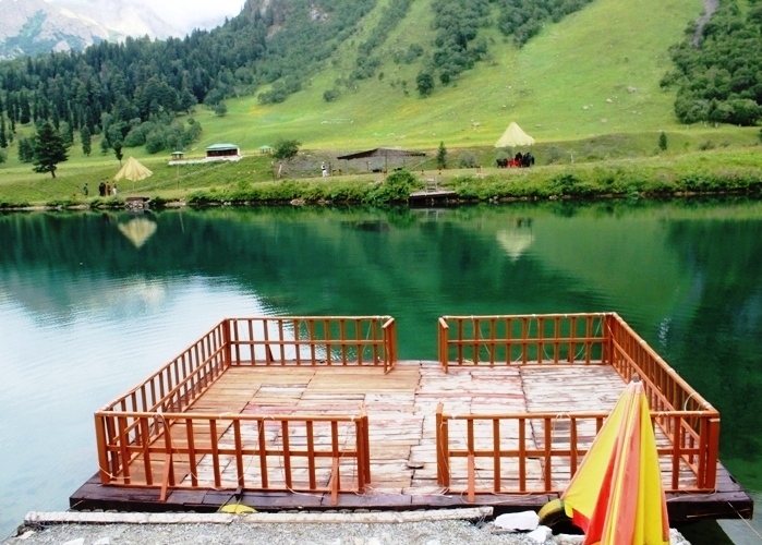 گلگت بلتستان، منی مرگ میں موجود دینبو جھیل کا حسین نظارہ