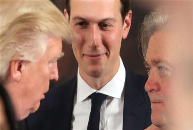 White House chief strategist Steve Bannon (R), Donald Trump (L) and his son-in law Jared Kushner