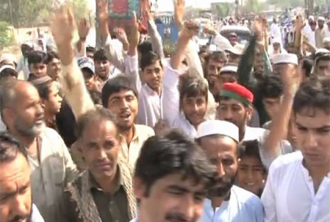 بنوں سپیشل فورس کے برطرف ملازمین کا پشاور میں احتجاج