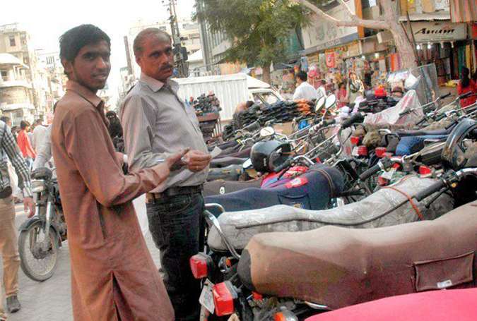 کراچی، چارجڈ پارکنگ میں ڈبل لائن پر گاڑیاں کھڑی کرنا ممنوع قرار