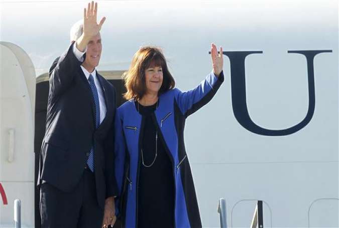 US Vice President Mike Pence (L) and his wife Karen wave on deplaning upon their arrival at the international airport in Santiago, on August 16, 2017. (Photos by AFP)