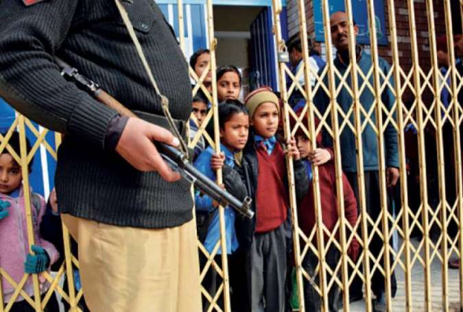 پنجاب بھر کے سکولوں کو جنگی بنیادوں پر سکیورٹی بہتر کرنے کا حکم