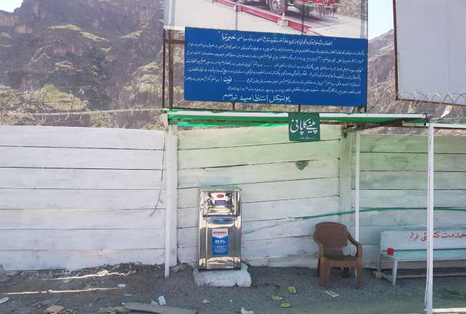 طورخم بارڈر پر افغان مسافروں کیلئے ٹھنڈے پانی اور سائبان کا بندوبست