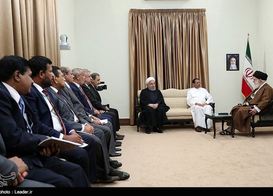 Imam Ali Khamenei dalam pertemuan dengan presiden Sri Lanka di Tehran