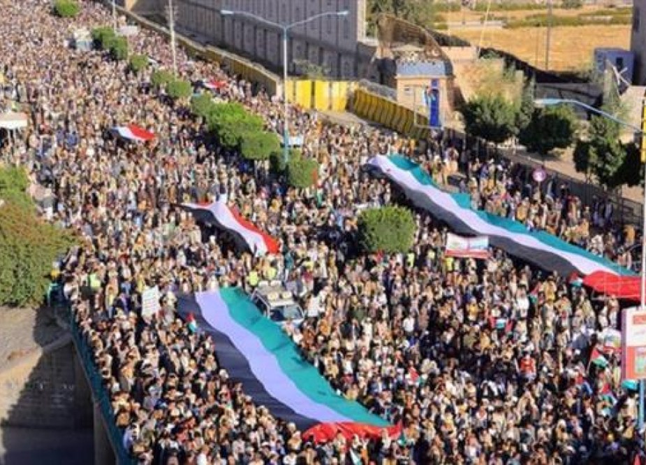 Yemeni people hold a protesting rally against the Israeli massacre of Palestinian protesters in the Gaza Strip, May 15, 2018.