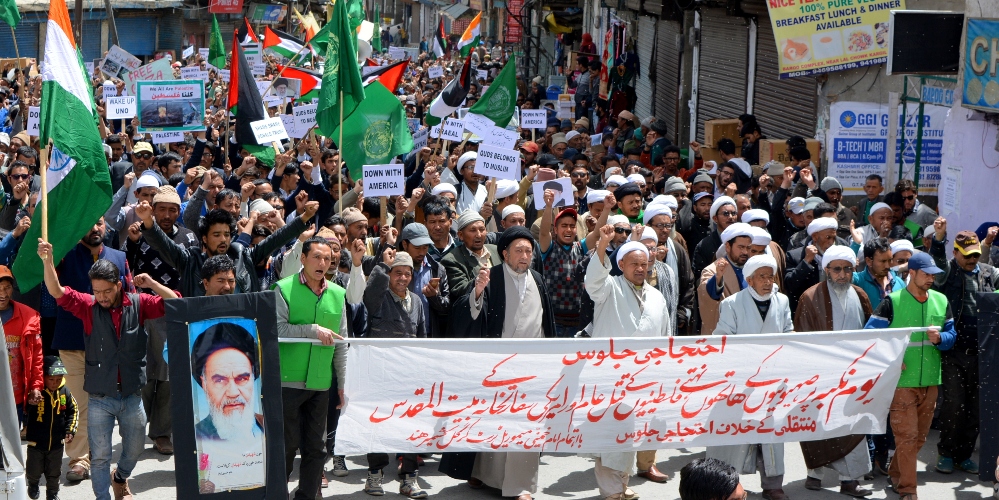 کرگل کشمیر میں امام خمینی میموریل ٹرسٹ کے زیر اہتمام فلسطینیوں کیحمایت اور اسرائیل و امریکہ مخالف احتجاج ریلی