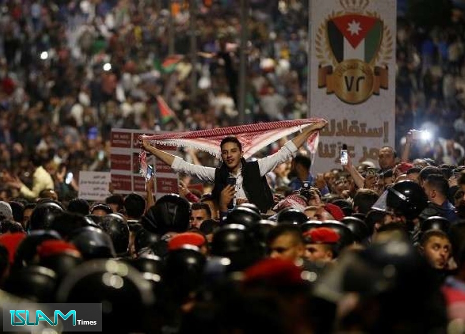 الأردن: تجدد الاحتجاجات في عمان والمحافظات رغم استقالة الحكومة