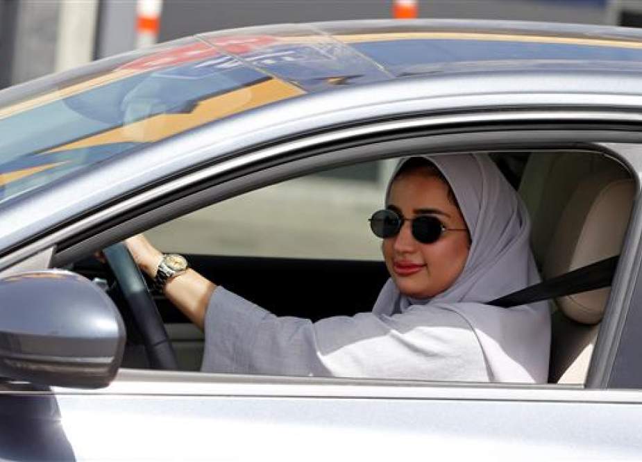 A Saudi woman drives her car in Dhahran, Saudi Arabia, June 24, 2018. (Photo by Reuters)