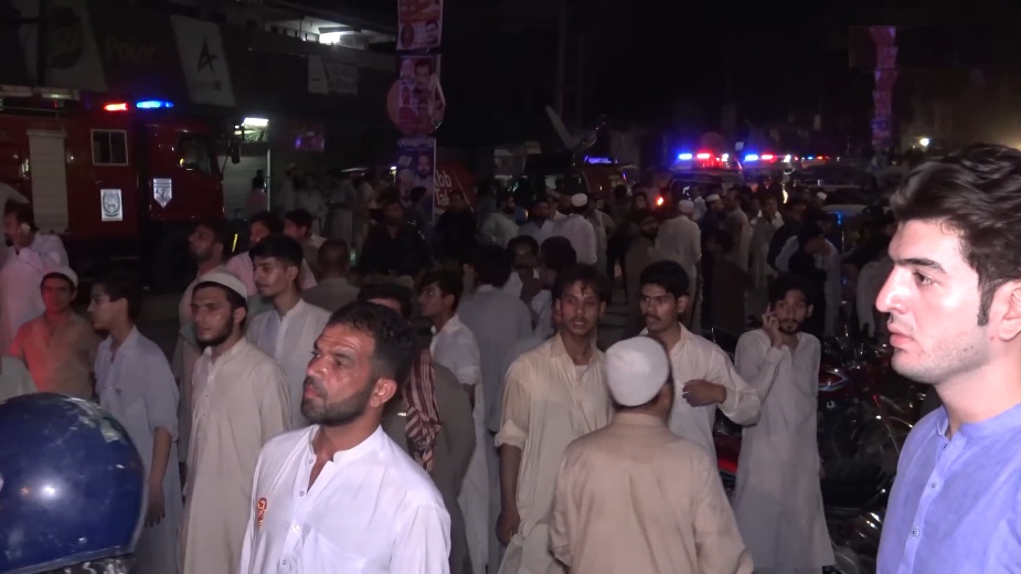 پشاور، اے این پی کی انتخابی مہم پہ خودکش حملہ، ہارون بلور جاں بحق