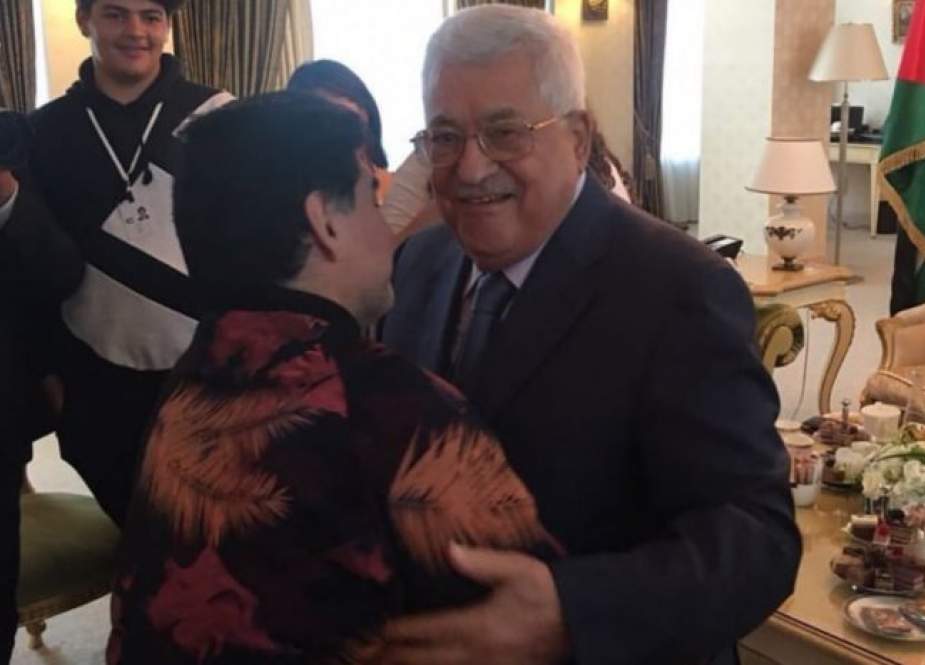Maradona Embraces Palestinian President in Moscow