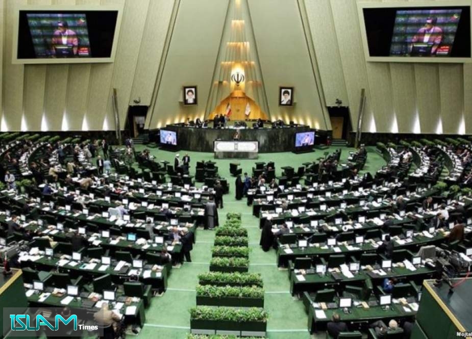 إيران.. وزراء الأمن والنفط والخارجیة یحضرون البرلمان