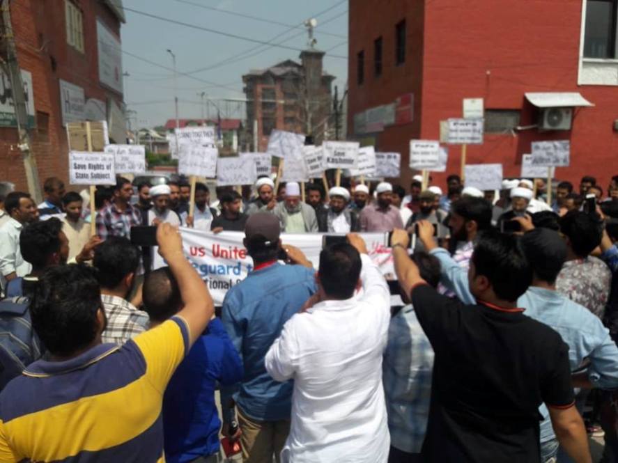 مجمع اسلامی کشمیر کے زیر اہتمام دفعہ 35 اے کے دفاع میں سرینگر میں احتجاج