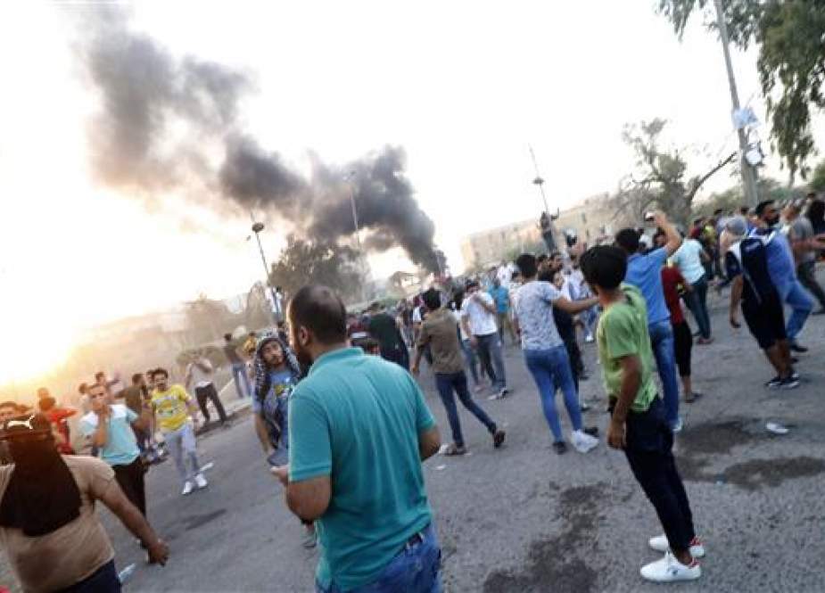 Iraqis clash with police in Basra over living conditions