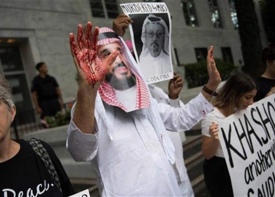 A demonstrator dressed as Saudi Crown Prince Mohammed bin Salman (C) with blood on his hands protests outside the Saudi embassy in Washington, DC, on October 8, 2018. (AFP photo)
