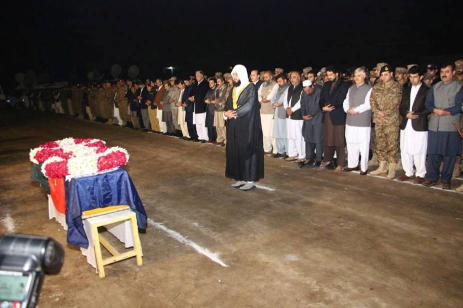 افغانستان میں شہید کئے جانیوالے ایس پی طاہر داوڑ کی نماز جنازہ پولیس لائن پشاور میں  ادا کر دی گئی