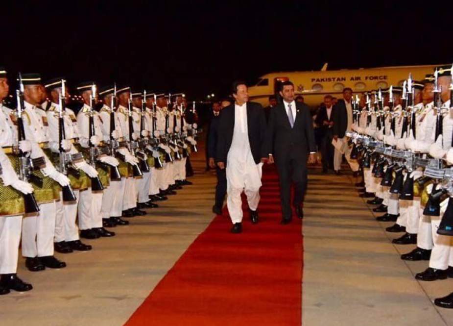 وزیراعظم عمران خان 2 روزہ دورے پر ملائیشیا پہنچ گئے