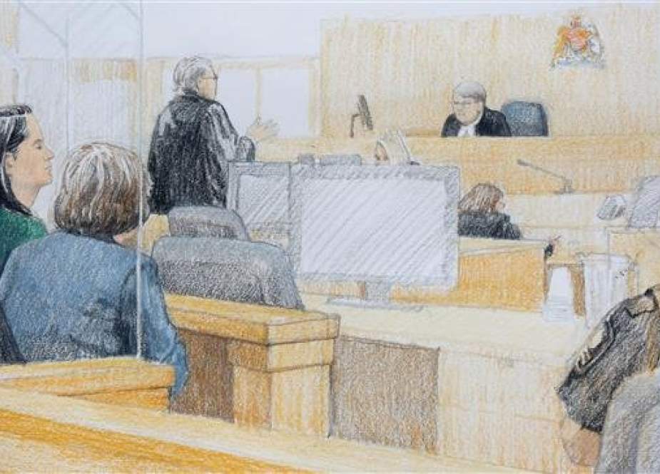 A court sketch shows Huawei Chief Financial Officer Meng Wanzhou (L) at her BC Supreme Court bail hearing in Vancouver, British Columbia, Canada on December 7, 2018. (Photo by Reuters)