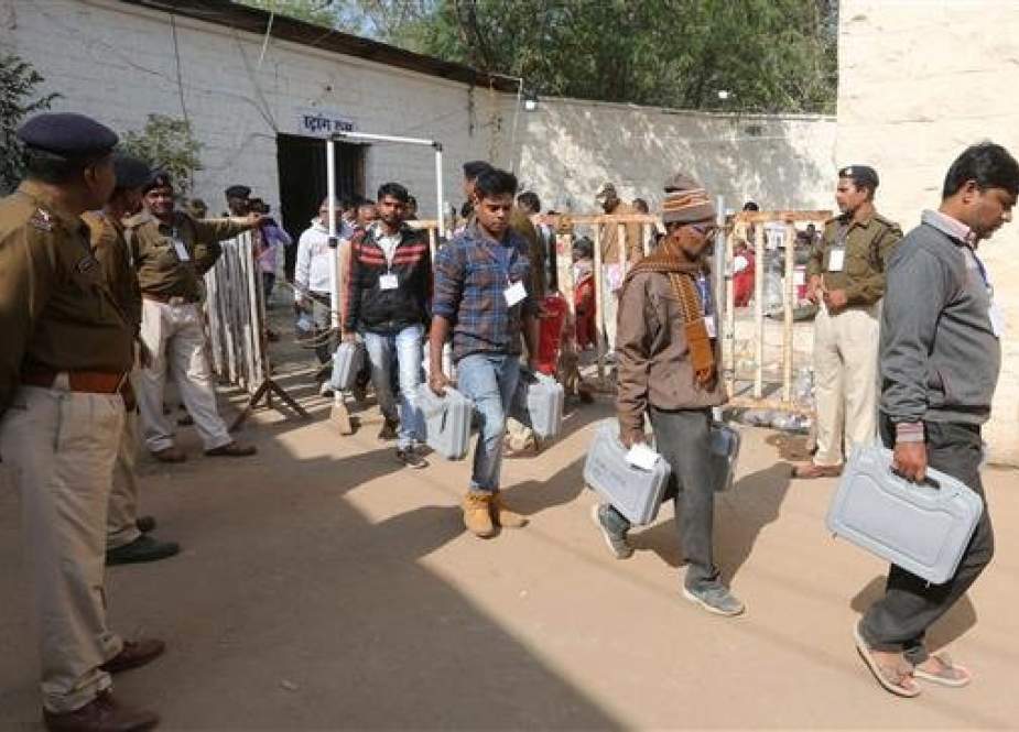 Election workers carry electronic voting machines to a secure area at a counting station in Bhopal, Madhya Pradesh State, India, on December 11, 2018, as votes are tallied in five Indian states. (Photo by AFP)
