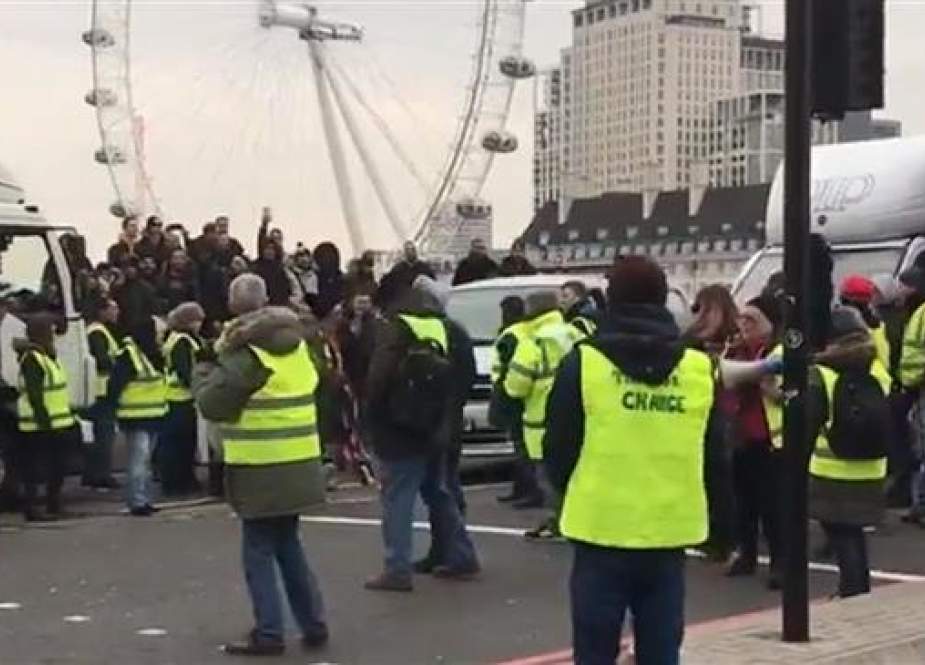 Pro-Brexit protesters are blocking London’s Westminster Bridge.jpg