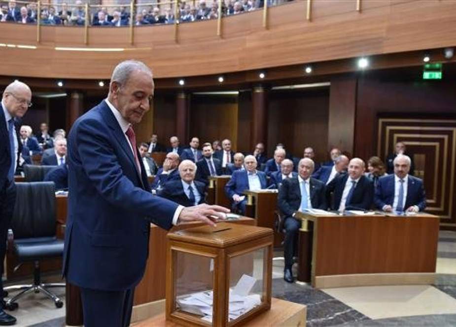 A handout picture provided by the Lebanese Parliament press office on May 23, 2018 shows Lebanese Parliament Speaker Nabih Berri casting his vote during a session in the parliament in downtown Beirut to elect the new speaker of the House. (Photo by AFP)