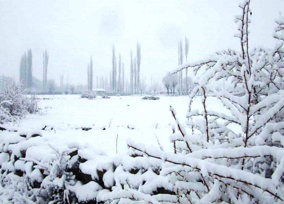 گلگت بلتستان کے مختلف علاقوں میں وقفے وقفے سے برف باری کا سلسلہ جاری
