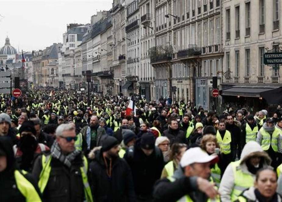 Protesters anti-government demonstration called by the yellow vest movement.jpg