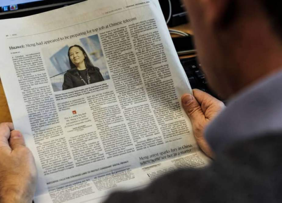 An illustration shows a journalist reading a news page about tech giant Huawei in The Globe and Mail in Montreal, Canada, on December 6, 2018. (Photo by AFP)